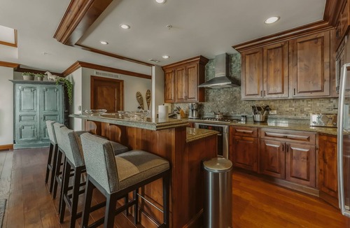 Vail Condo | Welcoming Modern Ritz Condo by InvitedHome | Private Shuttle, Pool, Hot Tub