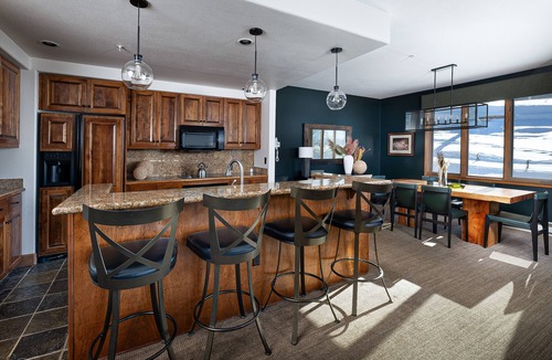 Steamboat Springs Condo | Well-equipped ski-in/out condo with pool, WiFi, hot tub, & gym