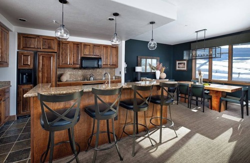 Steamboat Springs Condo | Well-equipped ski-in/out condo with pool, WiFi, hot tub, & gym