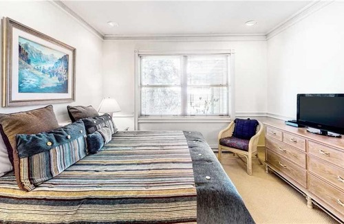 West End House | West End Splendor House