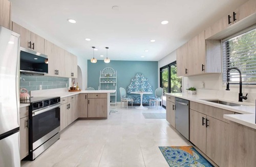 Parker Ridge House | West Palm Beach Oasis | Private Pool Retreat & Open Air Lounge | King Bed & 2 Queen Beds | Grill | TheLiliPad