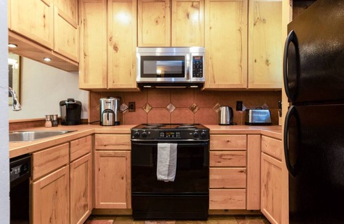 Vail Villa | West Vail Ptarmigan Townhome - Summer Pool