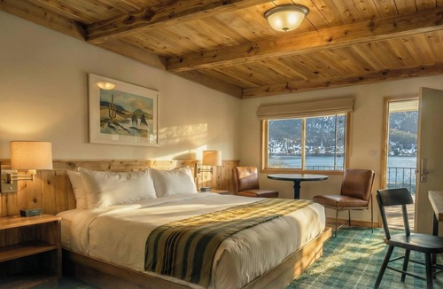 Grand Lake Hotel | Western Riviera Lakeside Lodging