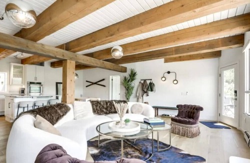 Emma House | White River Oasis, Hot Tub, 7 Acres, Views