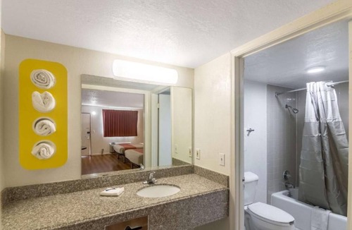 Clinton Hotel | Whitten Inn