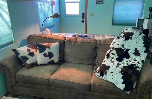Rifle Apartment | Wild West Rockies! PET FRIENDLY! 2 Fenced-in yards! JACUZZI HOT TUB!