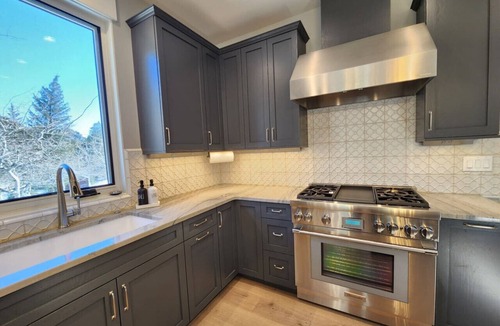 Estes Park House | Wildflower Retreat- Large Family Home! Close To The RMNP Less than a 4 Minute Drive! With Hot Tub!