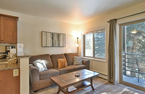 Four O'Clock Condo | Wildwood Suites Bighorn Condo: Ski-in, Downtown Breck