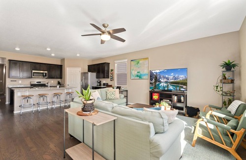 Windsor House | Windshire Retreat Pool, Garage & Pet-friendly