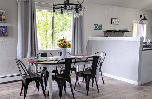 Clifton House | Wine Country Cottage