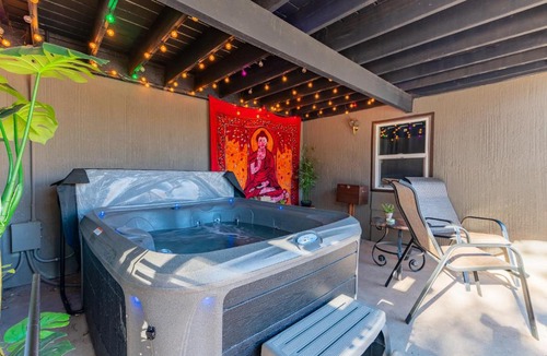Cascade-Chipita Park House | Winnemucca Spa - Private Guest Suite - Hot Tub, Sauna, Views