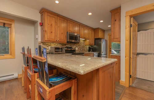 Four O'Clock House | Winterpoint Diamond Townhome: Walk To Lifts & Downtown