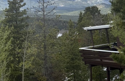 Black Hawk Cabin | Wonder-View Lodge with Hot Tub and Panoramic Mountain Views!