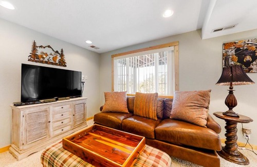 Carriage Hills House | Wonderful family cabin w/stunning views, free WiFi, & full kitchen - near trails