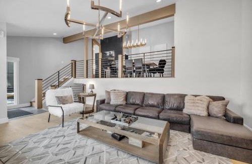 South Snyderville Basin House | Wow factor mountain views private hot tub fireplace fire pit & walk to lifts