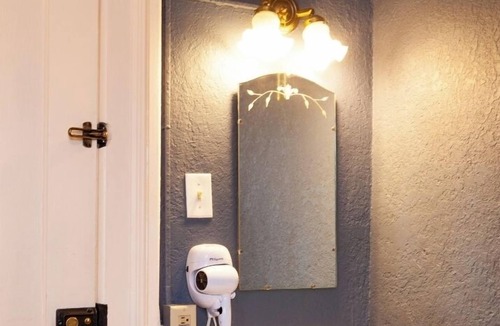 Cimarron Hotel | Wyatt Earp - Historic Hotel Room