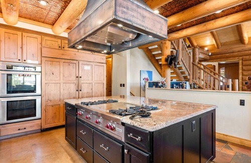 Breckenridge House | Year Round Perfection! Seasonal Creek, Wildlife.