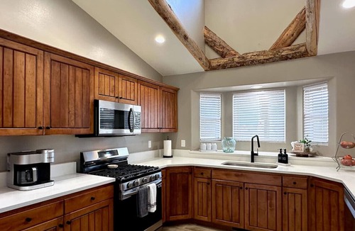 Parowan Cabin | Your Holiday Basecamp | 10 min to Brian Head