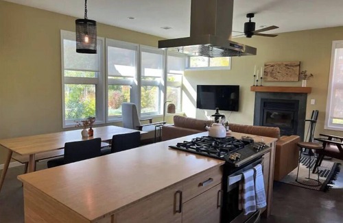 Crested Butte South House | Your Summer Escape: Cozy Ranch, Hot Tub Bliss, and Town Shuttle Steps Away!