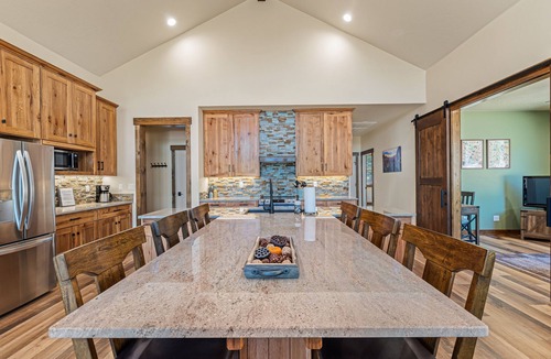 Zion National Park East Entrance House | Zion Cabin Retreat - Luxury with Nature Trails in Uncrowded East Zion. 3 kings