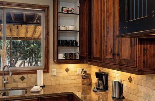 Zion National Park East Entrance House | Zion (East) Luxurious Home King Beds WiFi Privacy Hot Tub