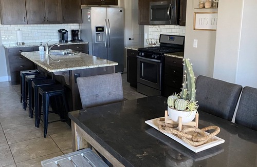 La Verkin House | Zion Gateway Retreat Sleeps 9 Private Yard