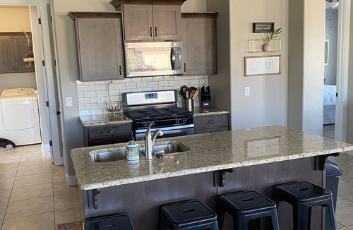 La Verkin House | Zion Gateway Retreat Sleeps 9 Private Yard