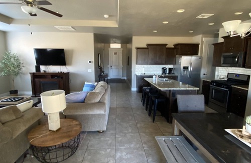 La Verkin House | Zion Gateway Retreat Sleeps 9 Private Yard