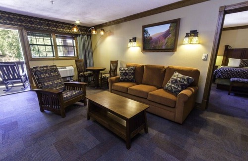 Zion National Park South Entrance Hotel | Zion Lodge - Inside the Park