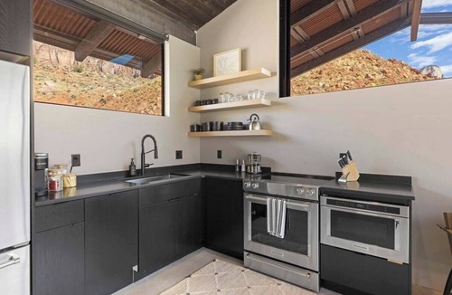 Zion National Park South Entrance Apartment | Zion loft | Canyon Views | Unit 1