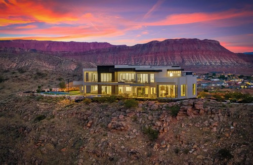 Washington Fields House | Zion Mountain/Pool, Hot Tub, BBQ & Pickleball