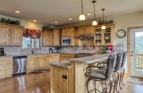 Zion National Park East Entrance House | Zion Summit. Luxury 7 Bedroom Home. Hike into Zion National Park