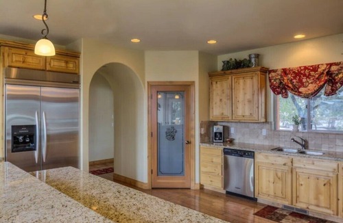 Zion National Park East Entrance House | Zion Summit. Luxury 7 Bedroom Home. Hike into Zion National Park