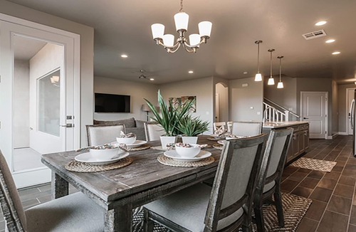 Hurricane House | Zion Village Retreat *POOL is OPEN *PORCH VIEWS, SLEEPS 11