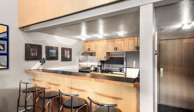 1 Bdrm and Loft 2 Bath Stonebridge Condos 724