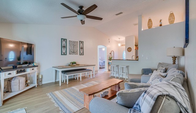 1 Mi to Golf: Citrus Springs Retreat w/Fire Pit!
