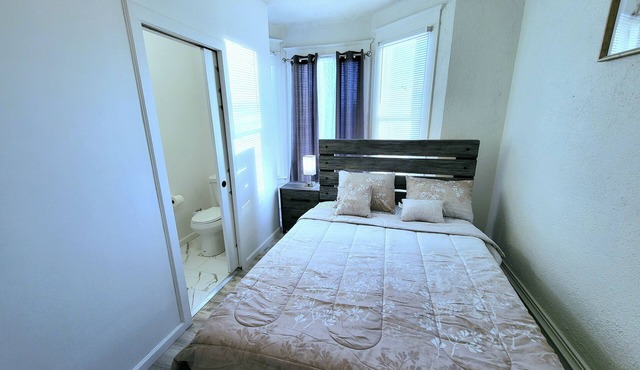 1 private bedroom+ bath super fast internet, txt2