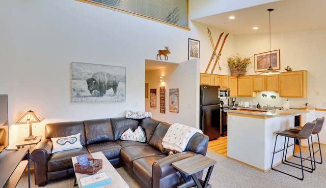 10 Mi to Keystone Slopes: Mtn-View Condo!