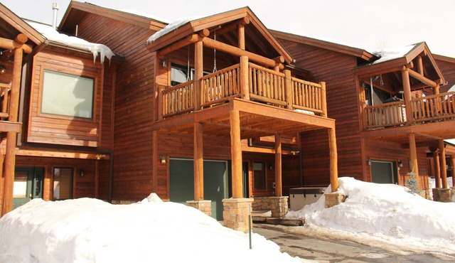 104 Clover Lane Slopeside Village – NEWLY RENOVATED, Private Hot Tub