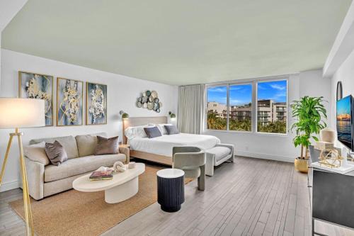1100 West South Beach Lux Waterfront Studio in Miami Beach