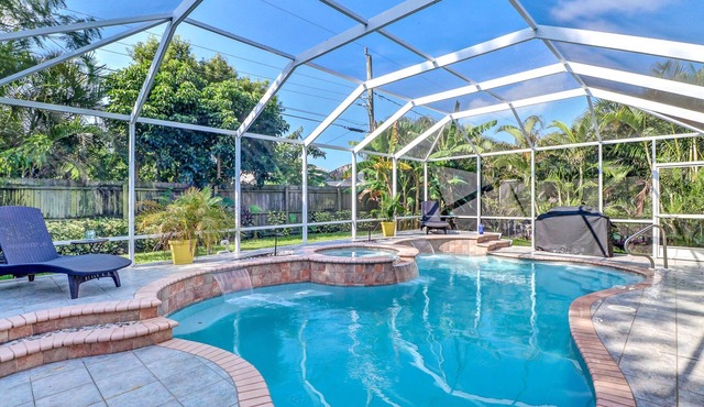 149/n from 189/n! in Sept. Naples Park, Heated Pool, Jacuzzi, close to beach ! in Naples
