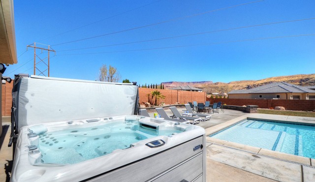 155 La Verkin |Private Hot Tub and Pool, Spacious yard, and Close to Zion National Park in La Verkin