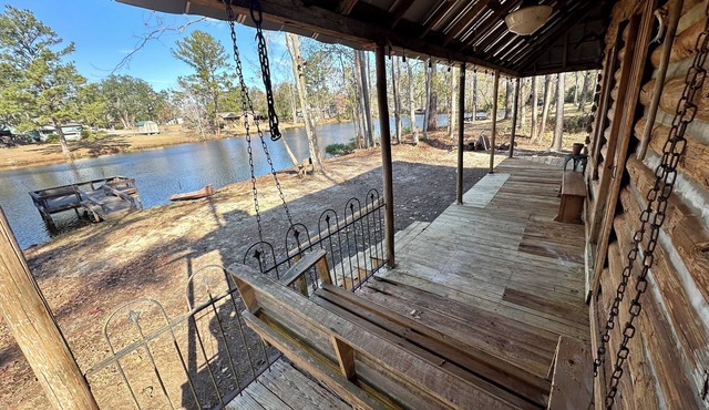 1880 Lake front Log Cabin with Game room and Boat! in Douglas