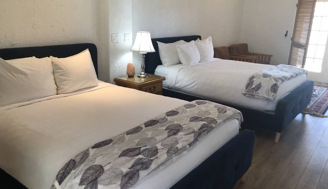 19 Resort- Double King, Pool, Hot Tub, Kitchen, Grill