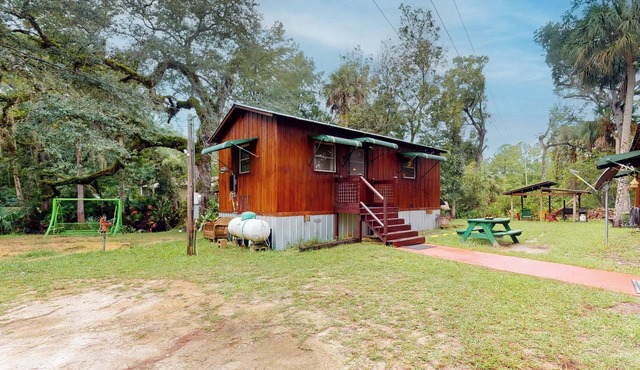 1BR Riverfront w/Views, Canoe, Grill & Fire Pit in Morriston