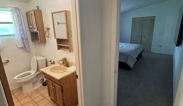 2-bedroom house with BIG YARD in Hudson in Hudson