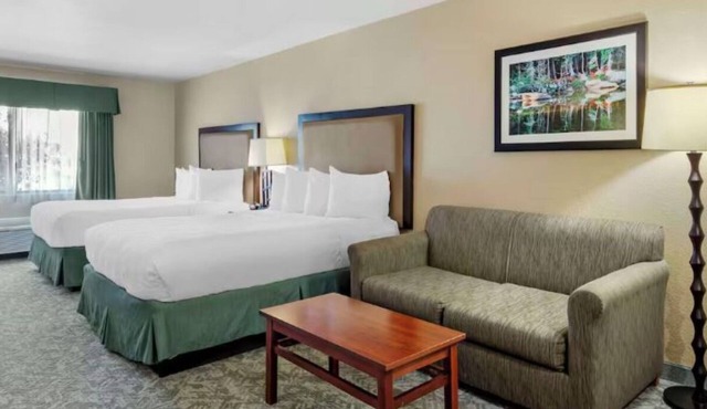 2-Floor Suite w/Indoor Pool Access & Free Breakfast| 5-Mins to Brush Creek Park