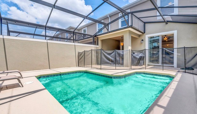 2 Miles Disney/Private Pool/Fab Resort Facilities-lazy river-water slides-wifi