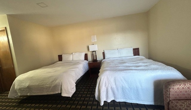 2 Peaceful & Clean Rooms Located Near Main Attractions in Broken Bow’s Center in Broken Bow