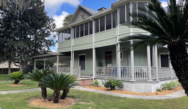2 Story 4br 2bth Historical Hm, Centrally Located to Ocala, Gaines & Cedar Key
